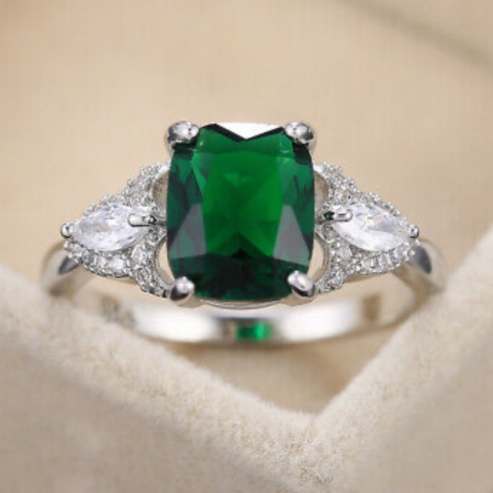 New 925 Sterling silver diamond Emerald stone Ring